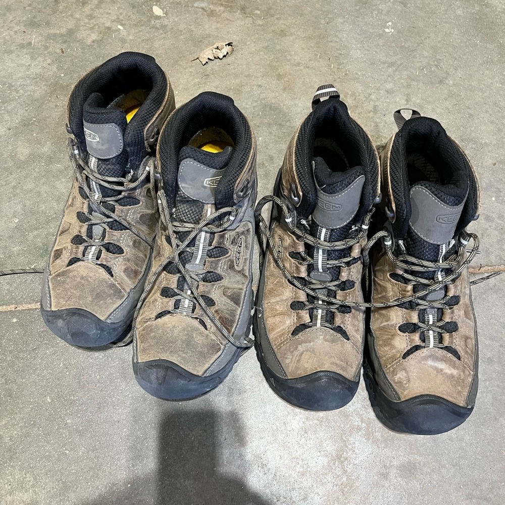 Two (2) Paris Keen Targhee III sz 10.5